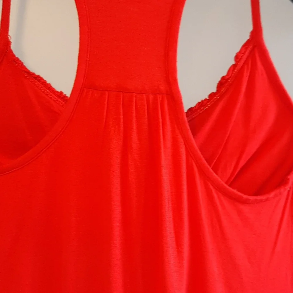 Old Navy t-shirt/tank top. Size Medium.Red - Picture 6 of 11